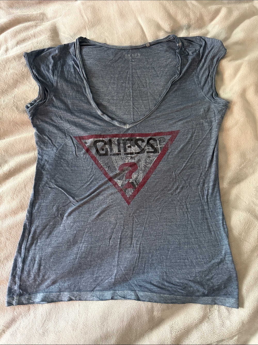 GUESS Gray Logo Graphic Tee V-Neck Y2K Size Small - NWOT